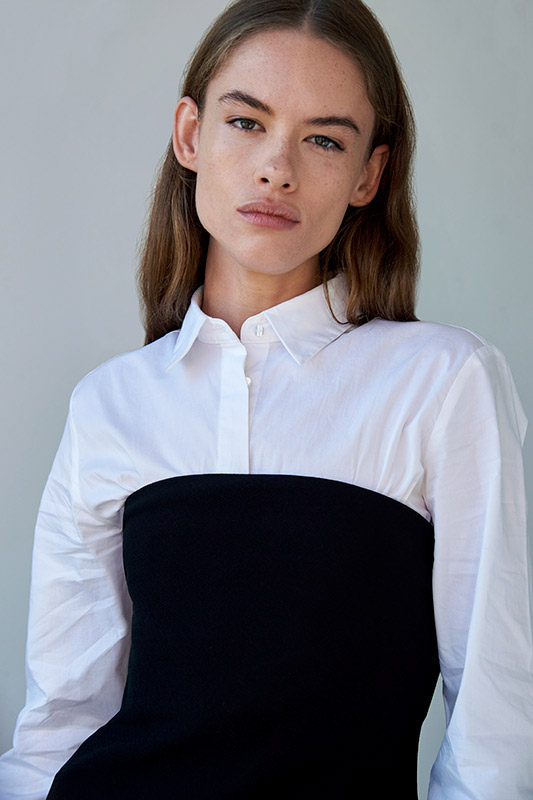 Modelo con camisa blanca posando en estudio fotográfico en Madrid.