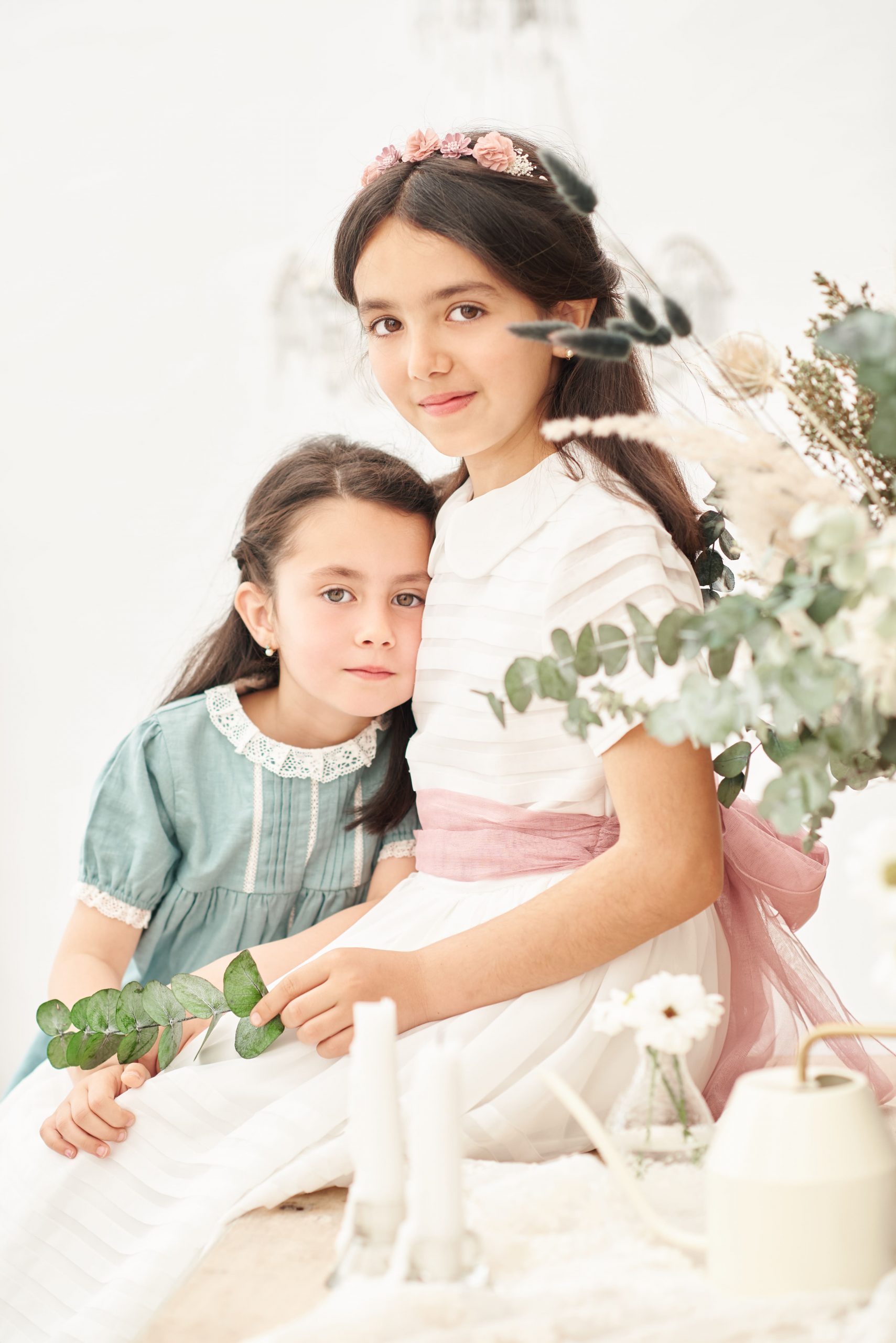 hermanas-fotos-comunion-boadilla-del-monte Foto de comunión en estudio en Boadilla del Monte