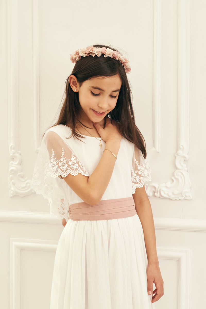 Niña fotos de comunión en estudio primer plano Sesion de fotos de comunion estudio Madrid